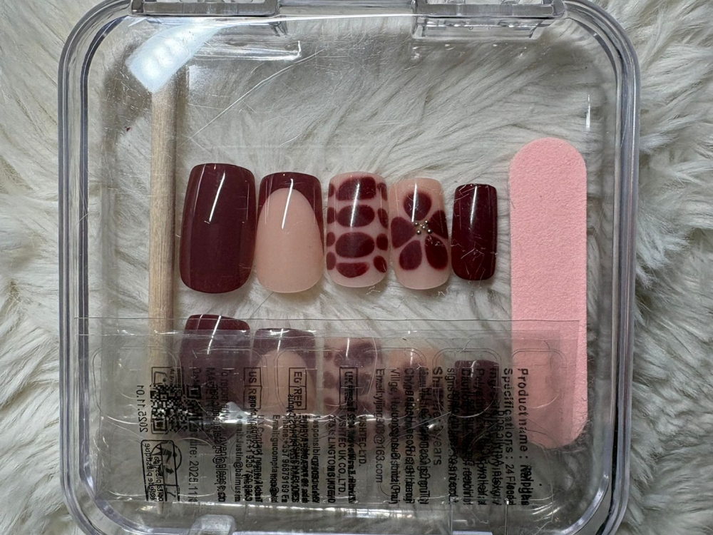 Rode design plak nagels