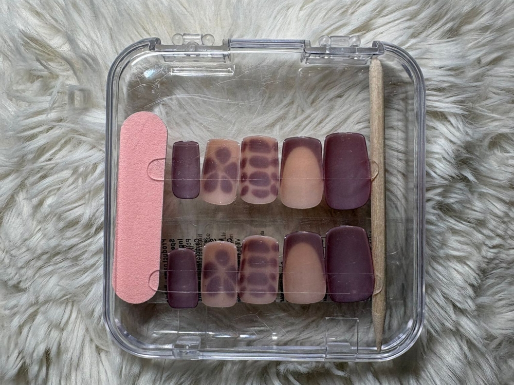 Rode design plak nagels