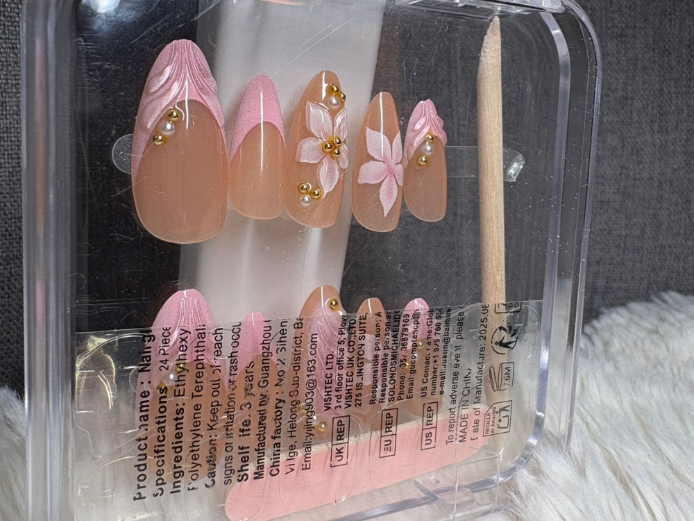 Roze 3D design nagels
