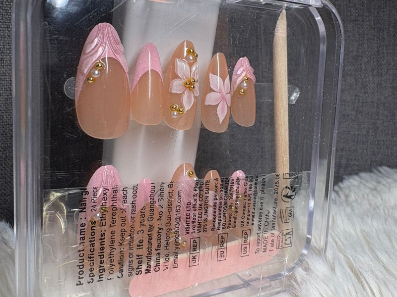 Roze 3D design nagels